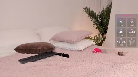 VALENTINA  online show from 11/30/25, 12:25