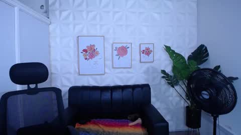 Valentina  online show from 10/27/25, 11:52