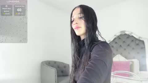 Snapshot of valentina_ross_ chatting on 06/04/26, 12:11 Valentina online show from 06/04/26, 12:11