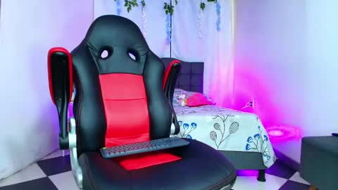 Snapshot of valentina_y_sneiderr chatting on 05/27/26, 11:02 valentina_y_sneiderr online show from 05/27/26, 11:02