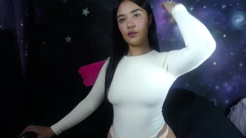 valentinarojass_ online show from 02/11/26, 01:49