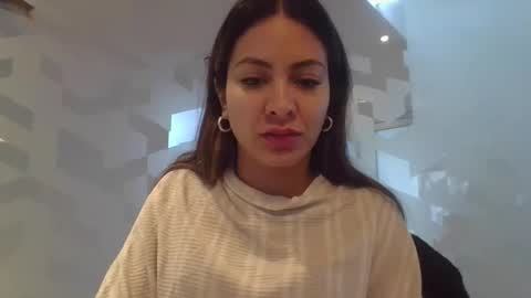 valentinaseleni24 online show from 05/18/26, 02:01