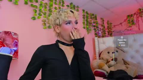 Snapshot of valentinee_xo chatting on 07/01/26, 11:45 valentinee_xo online show from 07/01/26, 11:45