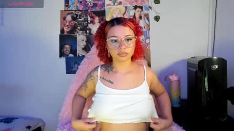 Snapshot of valentinna_5 chatting on 12/13/24, 06:49 Danielle Please help me to reach 300 thumbs up online show from 12/13/24, 06:49