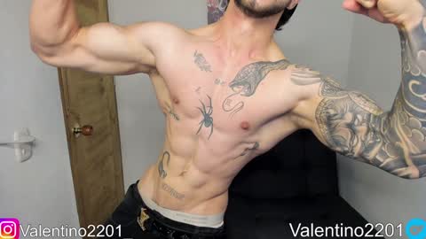 valentino online show from 02/02/25, 12:51