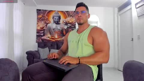 Snapshot of valentino_dossantos chatting on 01/02/25, 10:01 online show from 01/02/25, 10:01