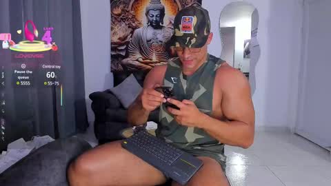 Snapshot of valentino_dossantos chatting on 02/25/25, 10:18 online show from 02/25/25, 10:18