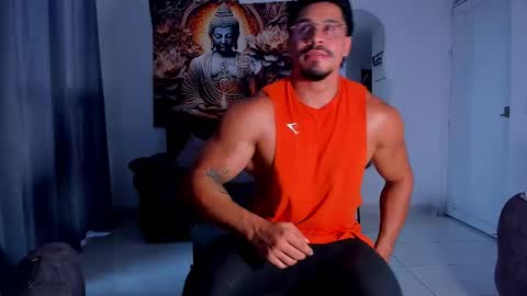 Snapshot of valentino_dossantos chatting on 09/16/25, 09:05 online show from 09/16/25, 09:05