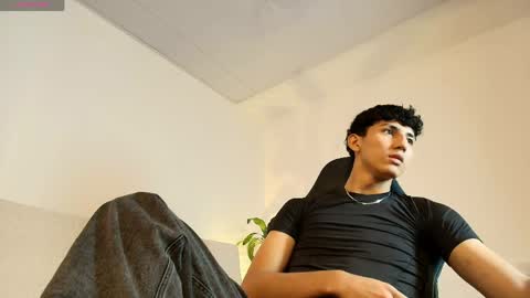 valentino_rey online show from 04/17/26, 12:30