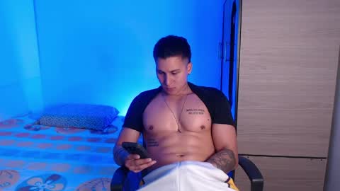 Snapshot of valentinosex_1 chatting on 04/28/26, 12:31 VALENTINO online show from 04/28/26, 12:31