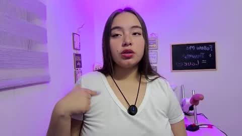Snapshot of valeria_cherry chatting on 05/17/26, 05:05 valeria online show from 05/17/26, 05:05