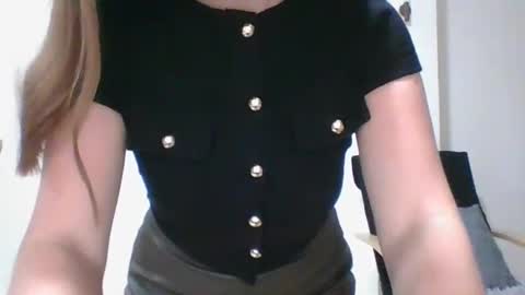 valeriafrannco online show from 11/06/25, 05:30