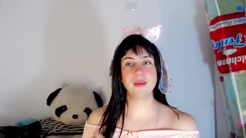 valeriagill_ online show from 10/20/25, 08:53