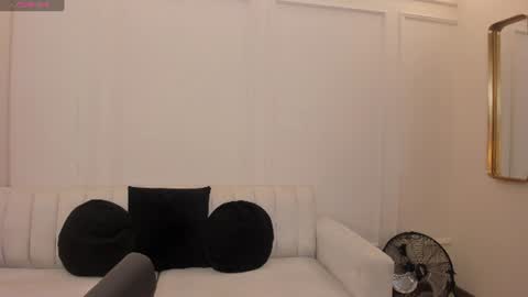Snapshot of valeriaroldanx chatting on 06/20/26, 11:35 Valeria online show from 06/20/26, 11:35