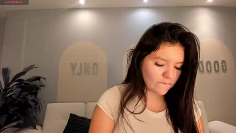 Snapshot of valeriaroldanx chatting on 06/22/26, 11:40 Valeria online show from 06/22/26, 11:40