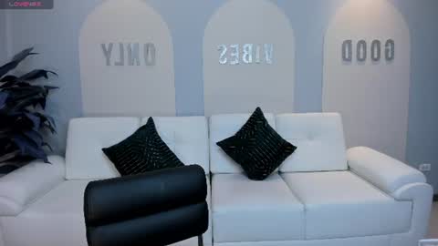 Snapshot of valeriaroldanx chatting on 06/24/26, 11:20 Valeria online show from 06/24/26, 11:20