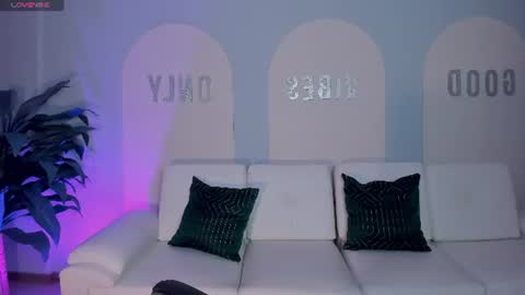 Snapshot of valeriaroldanx chatting on 06/25/26, 11:37 Valeria online show from 06/25/26, 11:37