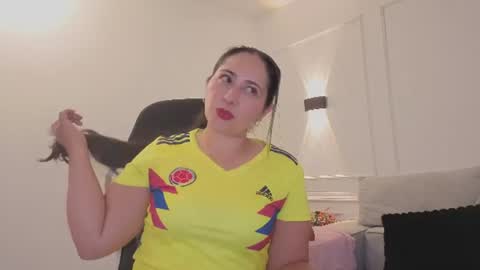 Snapshot of valeriavg_ chatting on 06/17/26, 11:23 VALERIA online show from 06/17/26, 11:23