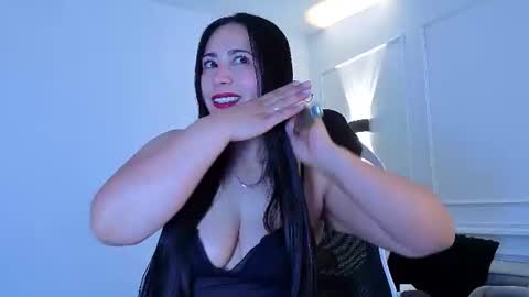 Snapshot of valeriavg_ chatting on 07/27/26, 11:06 VALERIA online show from 07/27/26, 11:06
