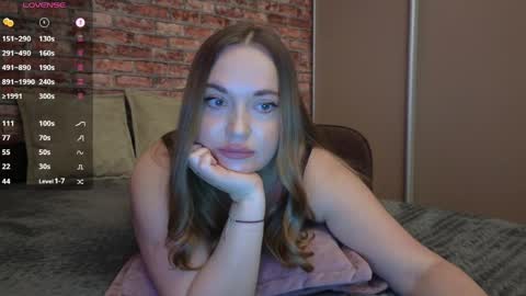 Snapshot of valerie_kiss chatting on 04/19/26, 11:53 Valerie online show from 04/19/26, 11:53
