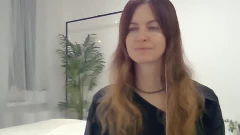 valerie_rose777 online show from 12/15/25, 08:24