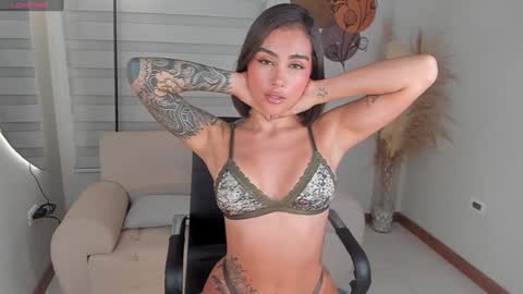 Snapshot of valerieaustin chatting on 01/07/25, 04:50 call me Val online show from 01/07/25, 04:50