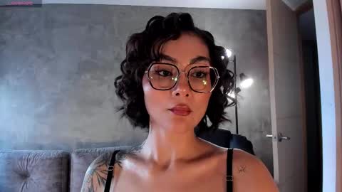  call me Val  online show from 11/26/25, 02:40