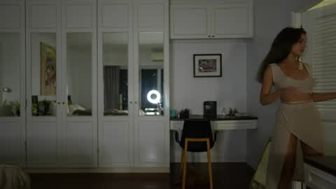 Valerie online show from 10/16/25, 02:29