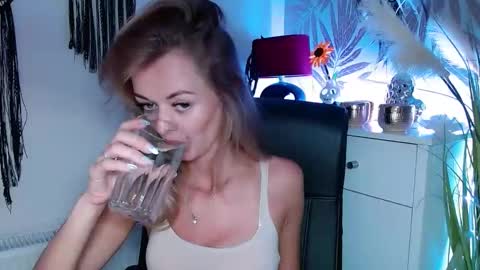 Valerie  online show from 02/04/25, 11:49