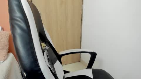 Juli C online show from 02/15/25, 09:15