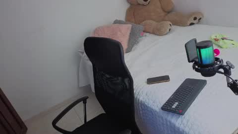 valerihouse_ online show from 06/02/26, 01:18