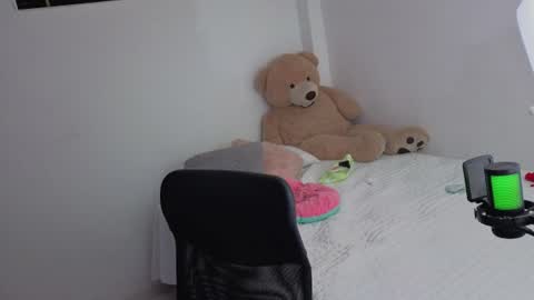 valerihouse_ online show from 06/18/26, 12:55