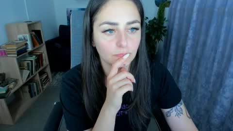 Snapshot of valeriiemills chatting on 06/01/26, 09:49 Valerie online show from 06/01/26, 09:49