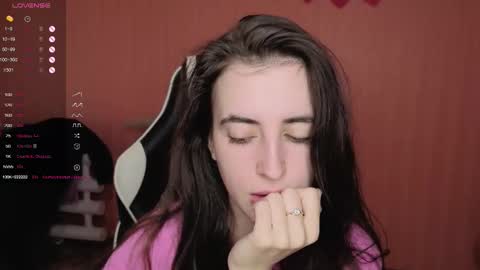 Snapshot of valeritiio chatting on 10/13/25, 03:39 valeritiio online show from 10/13/25, 03:39