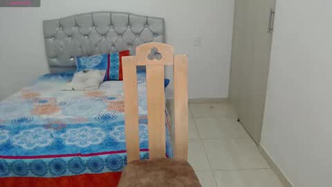 Snapshot of valery_alejo chatting on 02/24/25, 04:05 valeria online show from 02/24/25, 04:05