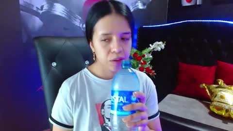 Snapshot of valery_meer_ chatting on 12/06/24, 11:44 Valeria online show from 12/06/24, 11:44