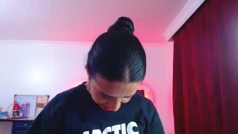 Snapshot of valery_meer_ chatting on 10/17/25, 12:47 Valeria online show from 10/17/25, 12:47