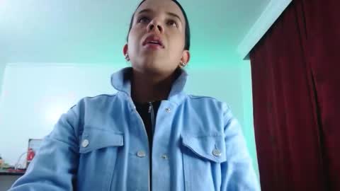 Snapshot of valery_meer_ chatting on 10/21/25, 12:11 Valeria online show from 10/21/25, 12:11