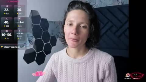 Snapshot of valery_more__ chatting on 01/18/26, 11:36 VALERY MORE online show from 01/18/26, 11:36