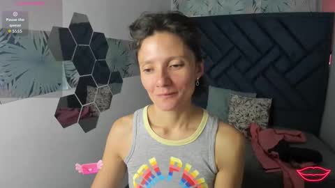 Snapshot of valery_more__ chatting on 02/04/26, 01:28 VALERY MORE online show from 02/04/26, 01:28