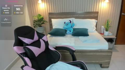 Snapshot of valeryn_rosse chatting on 07/06/26, 07:05 valeryn rosse online show from 07/06/26, 07:05