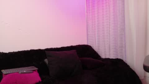 Snapshot of valerysnow_ chatting on 07/15/26, 01:00 Valery online show from 07/15/26, 01:00