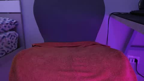 tinyfemboy online show from 11/25/25, 04:45