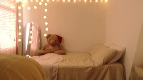 VALIENTE  online show from 12/22/25, 06:05