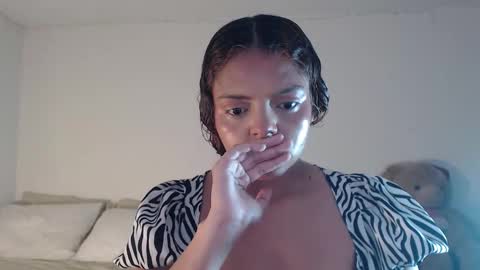 Snapshot of valientegirl_ chatting on 02/07/26, 12:14 VALIENTE online show from 02/07/26, 12:14