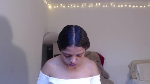 Snapshot of valientegirl_ chatting on 03/01/26, 10:01 VALIENTE online show from 03/01/26, 10:01