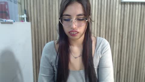 Snapshot of valk_diaz chatting on 05/01/26, 03:55 Valk online show from 05/01/26, 03:55