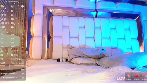 Valkiria moore  online show from 01/08/25, 10:58