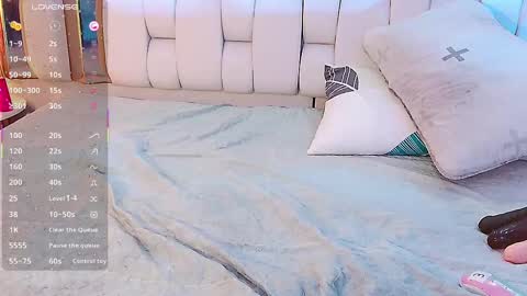 Valkiria moore  online show from 02/15/25, 12:04