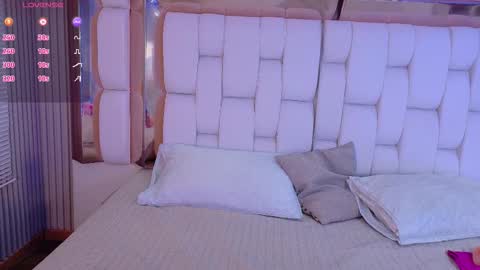 Valkiria moore  online show from 09/21/25, 08:10